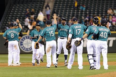Seattle mariners vs mets match player stats - Sep 1, 2023 · The Seattle pitching staff has a 3.64 ERA, a 1.17 WHIP, and a .236 opponent batting average this year. The Mariners offense has scored 640 runs with a .245 batting average and a .325 on base percentage. Julio Rodriguez is batting .286 with 24 home runs and 87 RBI’s for the Mariners. The projected starting pitcher for Seattle is Logan Gilbert ... 